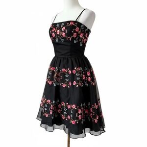 Betsey Johnson Evening Floral Embroidered Dress – Size 2‎ Fairy Garden Feminine